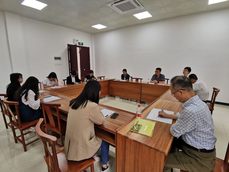 举办一场党史专题研讨会.jpg