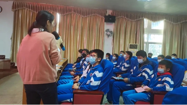 预防网络沉迷，助力健康成长——台山市卫生健康部门开展预防未成年人网络沉迷教育巡讲活动（报道时间：3月31日）371.jpg