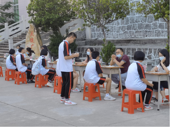【形式多样的校园文化】关爱自我，快乐学习——台山市华侨中学开展高一新生适应性团体活动532.png