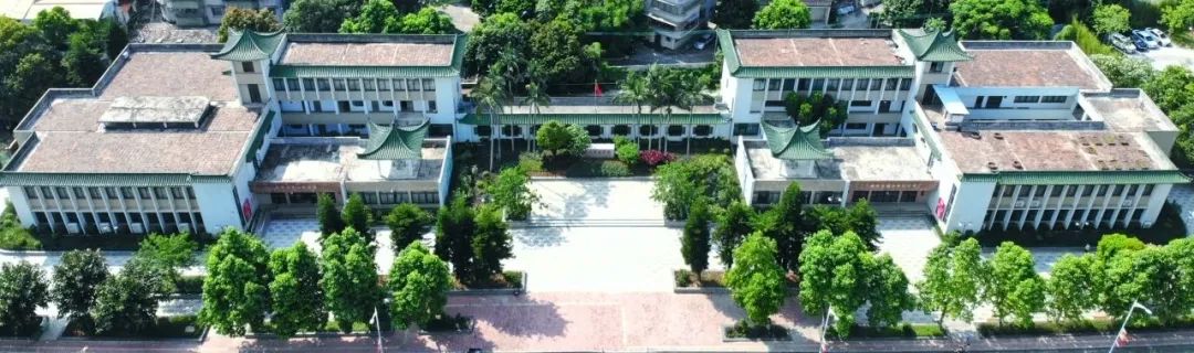 1704439624941199.jpg 走进图书馆1.jpg