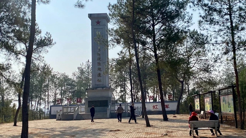 红四军乌迳脱险地纪念碑.jpg