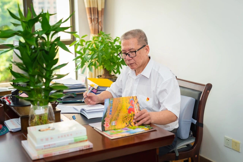 黄振勇2.jpg